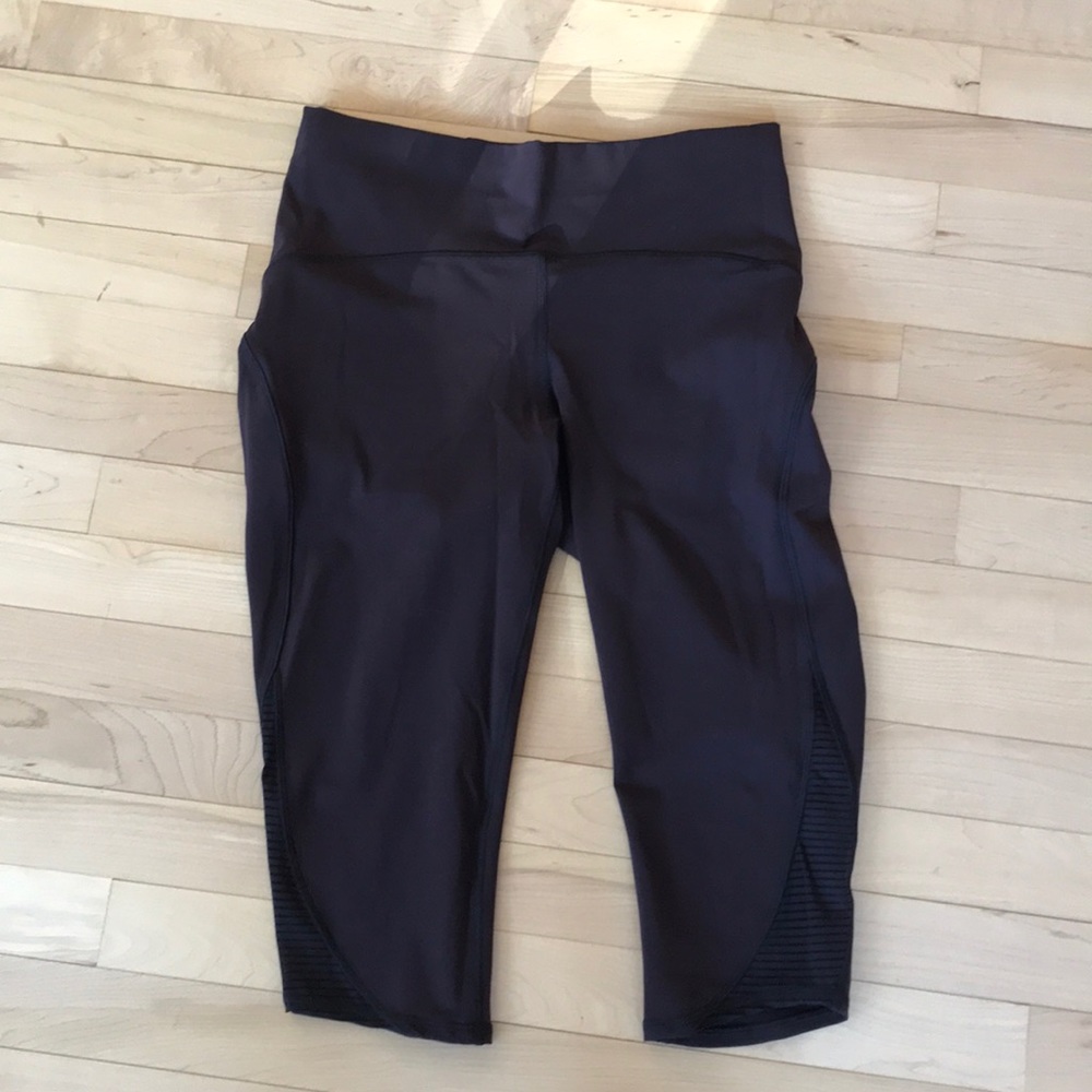 Lululemon plum capris
